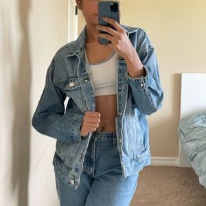 FOREVER 21 oversized denim jacket 
Small